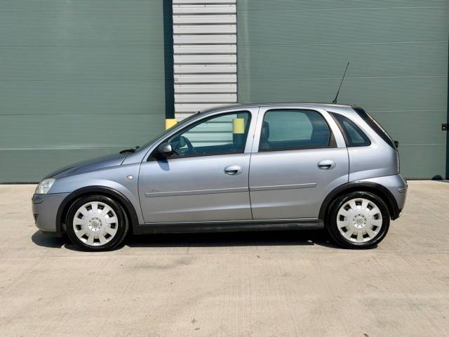 2004 Vauxhall Corsa 1.4i 16V Design 5dr Auto