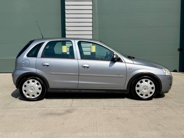 2004 Vauxhall Corsa 1.4i 16V Design 5dr Auto
